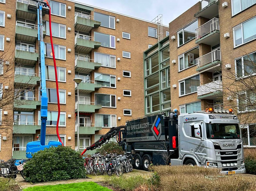 Plantenbakken Leegzuigen Appartementencomplex Den Haag Kooiker