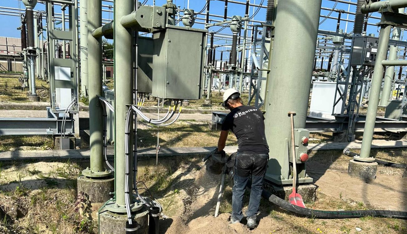 Gericht dichtblazen van sleuven met zand