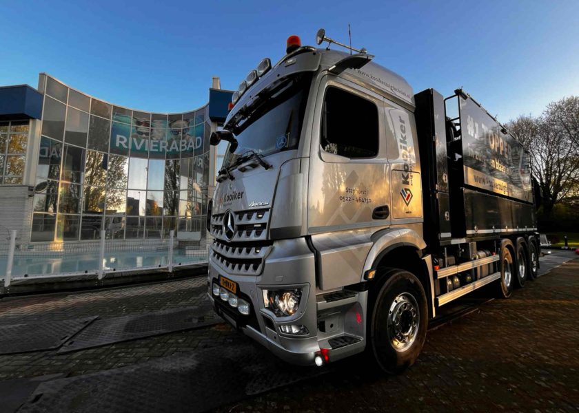 Kooiker zuigwagen voor Rivierabad Spijkenisse