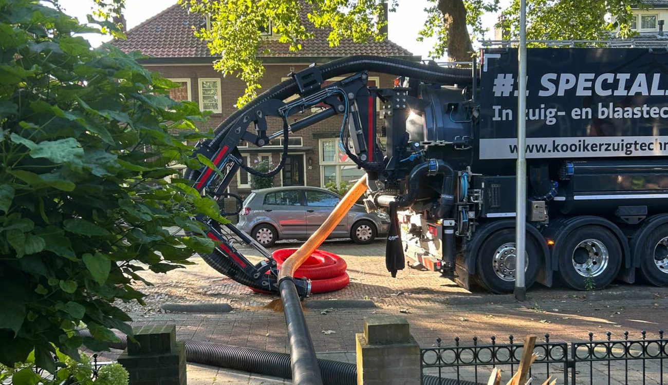 Zuigwagen voor tuinpad in Zutphen